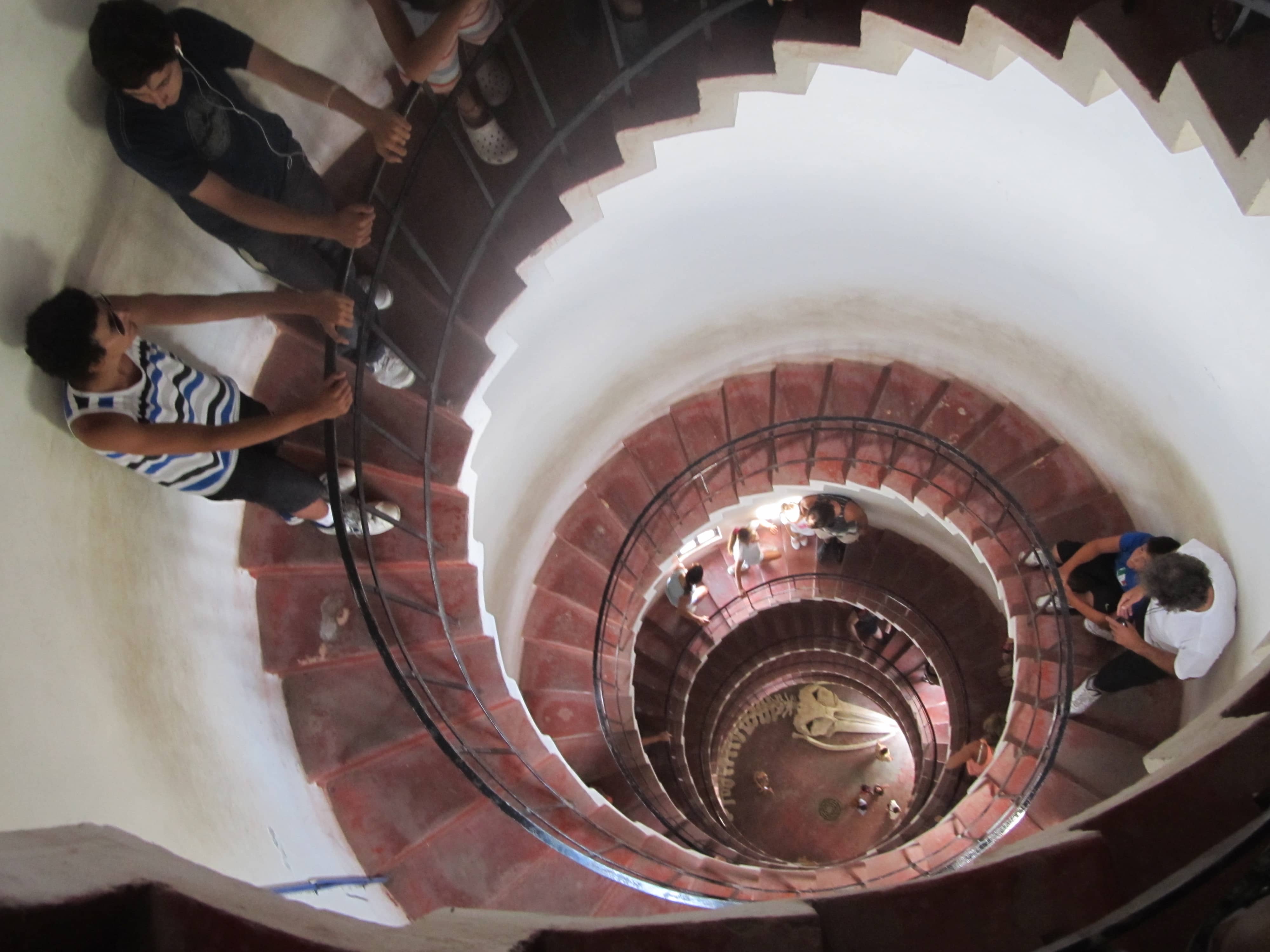 escalera caracol dentro del faro